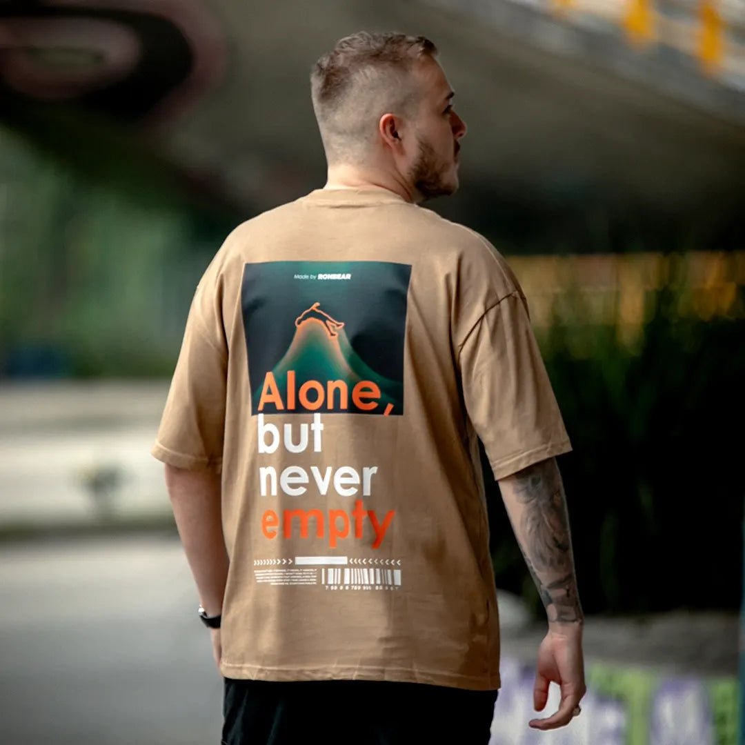 Camiseta Oversize Alone But Never Empty