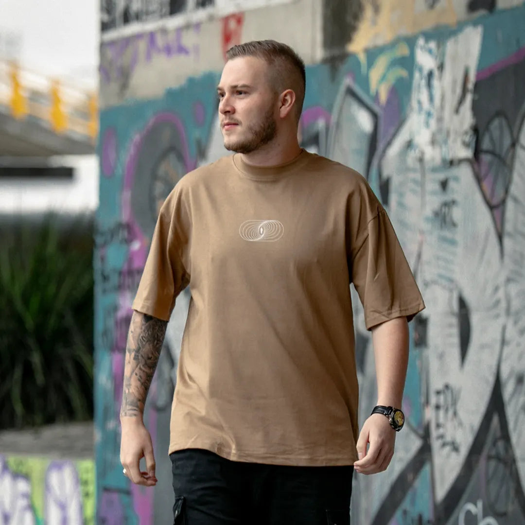 Camiseta Oversize Alone But Never Empty