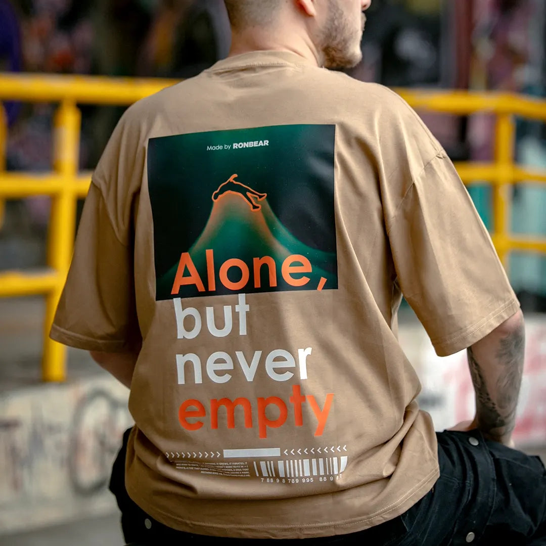 Camiseta Oversize Alone But Never Empty